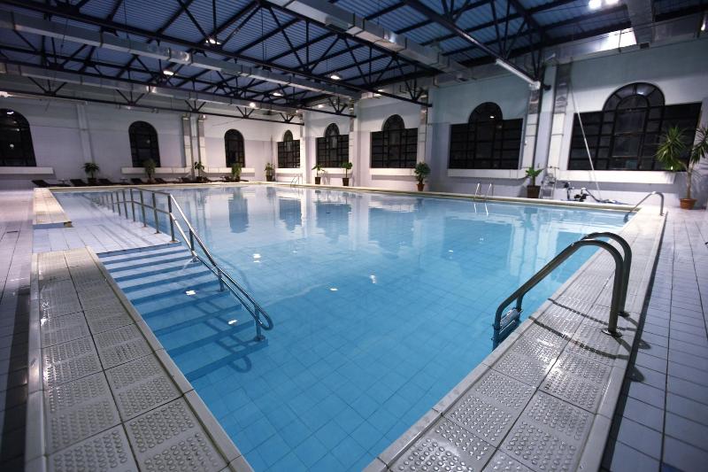 Cross Apartments and Tours image
