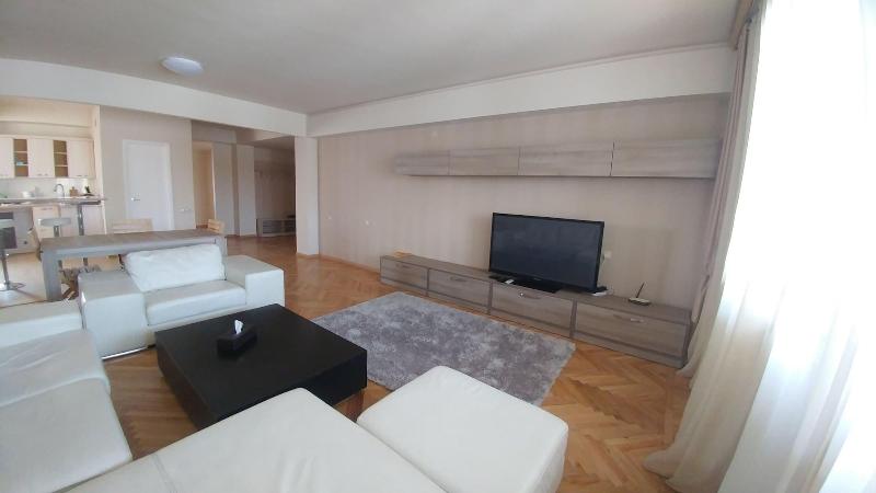 Cross Apartments and Tours image