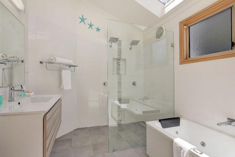 Seven Mile Beach Holiday Park image