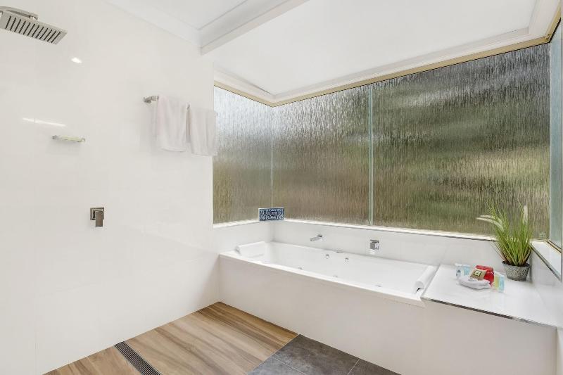 Seven Mile Beach Holiday Park image