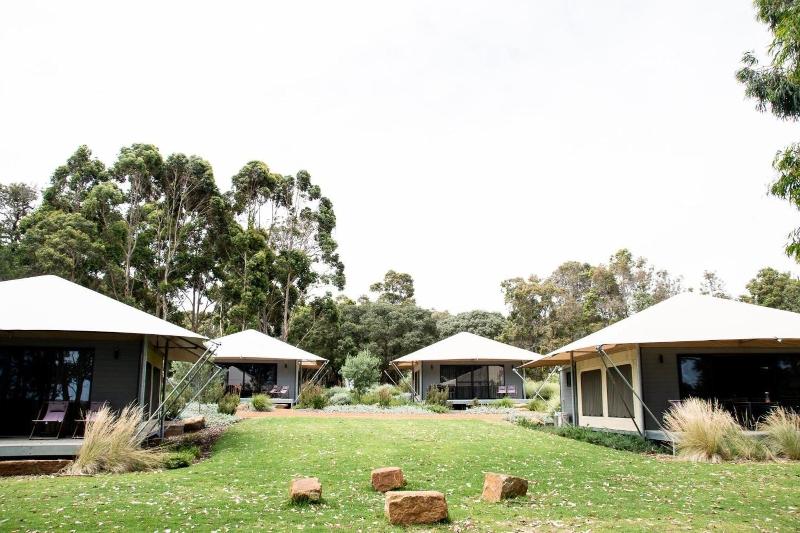 Olio Bello Lakeside Glamping image