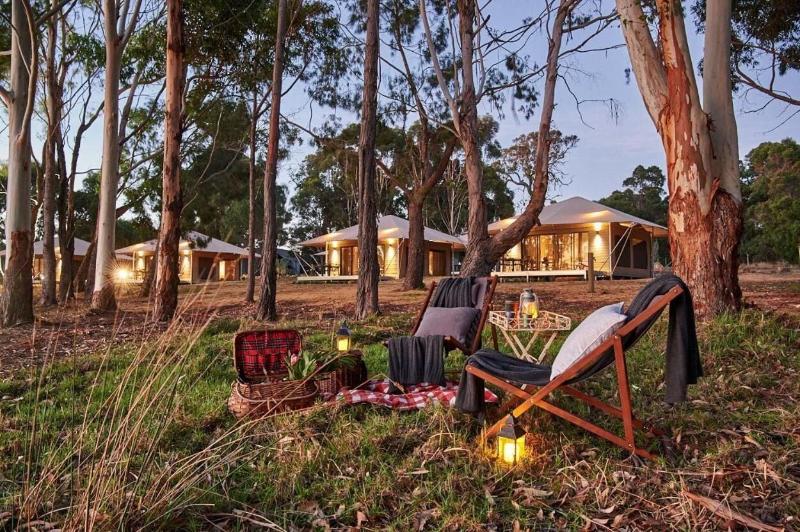 Olio Bello Lakeside Glamping image