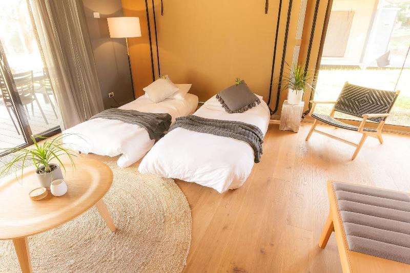 Olio Bello Lakeside Glamping image