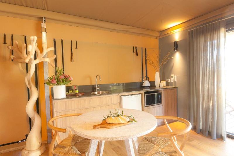 Olio Bello Lakeside Glamping image