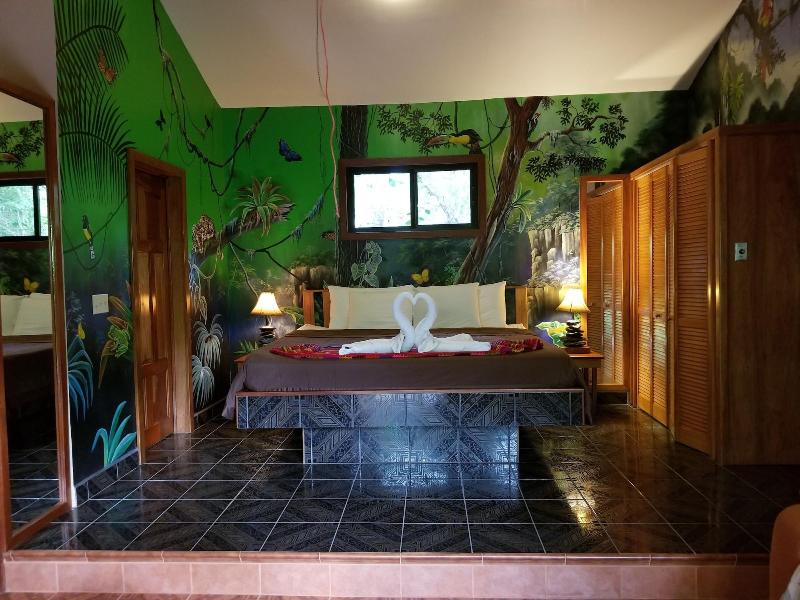 Mariposa Jungle Lodge image