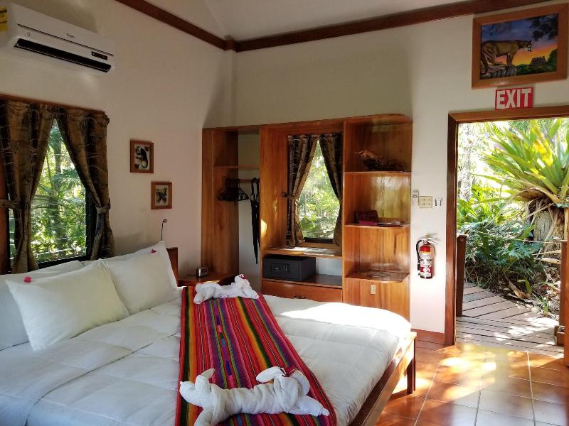 Mariposa Jungle Lodge image