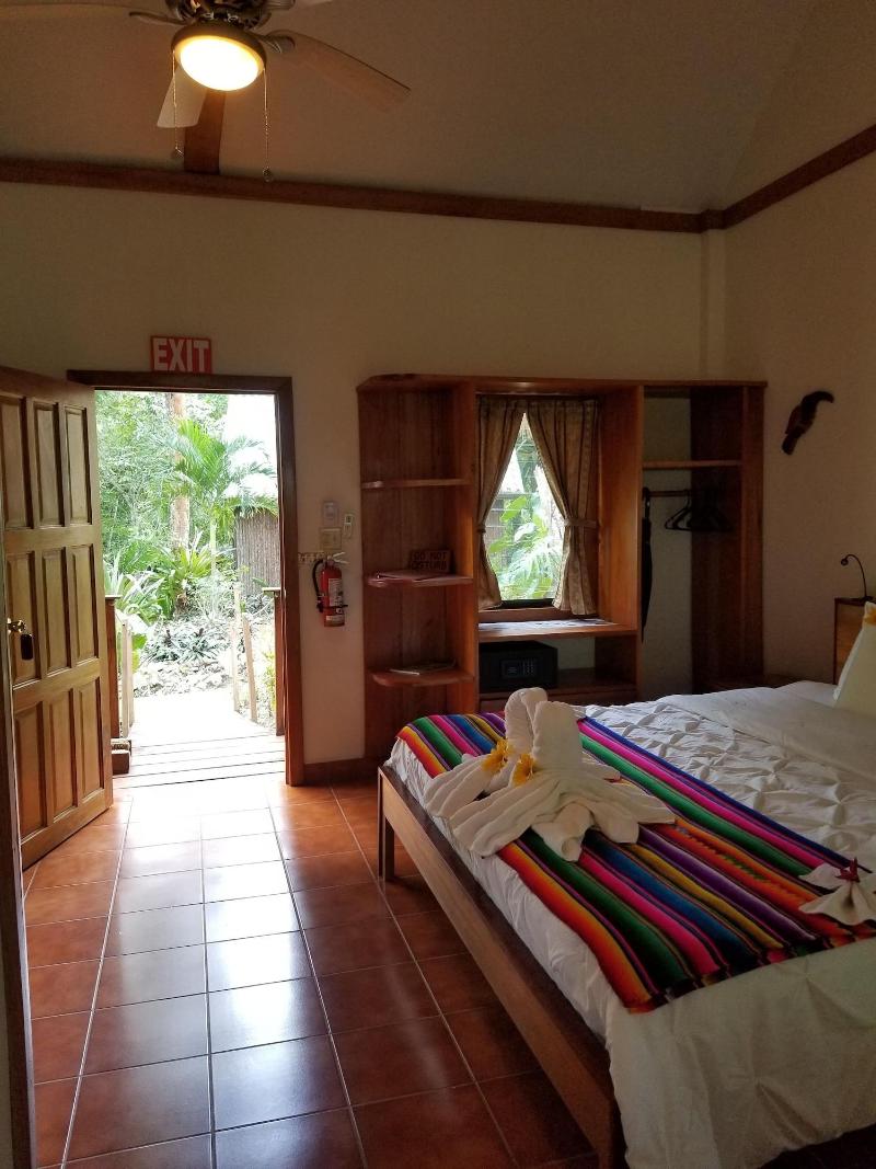 Mariposa Jungle Lodge image