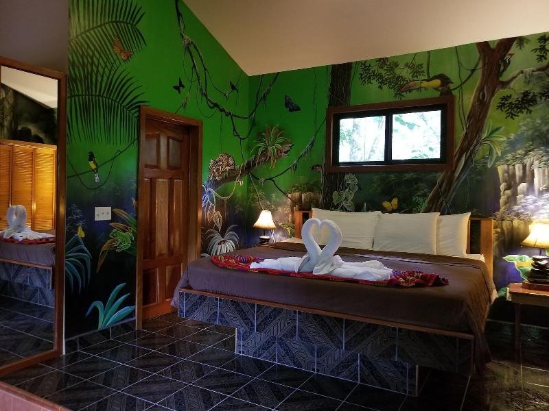 Mariposa Jungle Lodge image