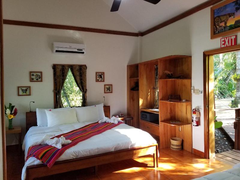 Mariposa Jungle Lodge image