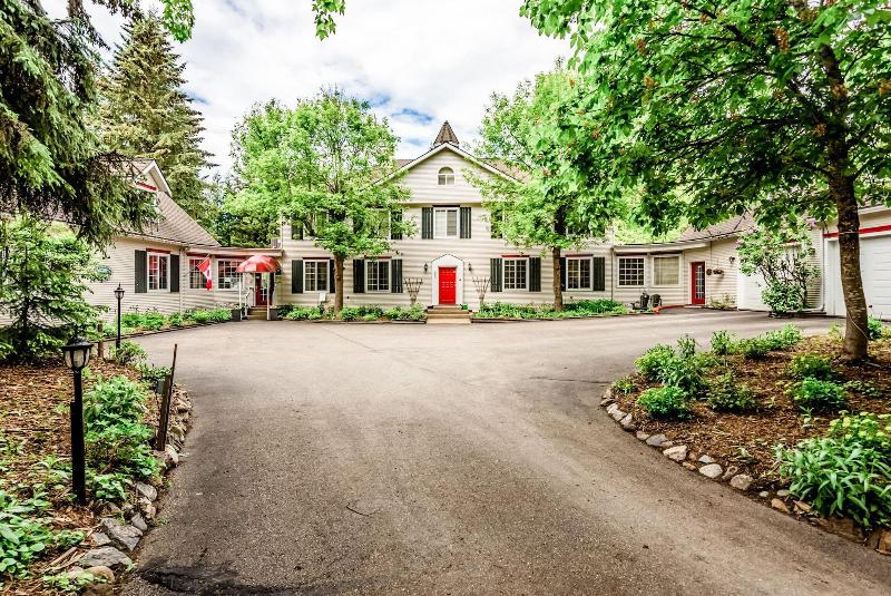 The Inn at the Ninth Hole Bed and Breakfast image