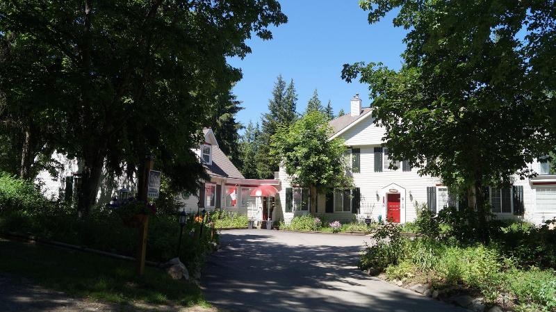 The Inn at the Ninth Hole Bed and Breakfast image