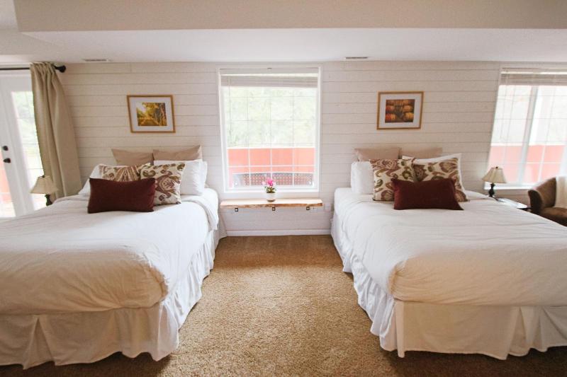 The Inn at the Ninth Hole Bed and Breakfast image