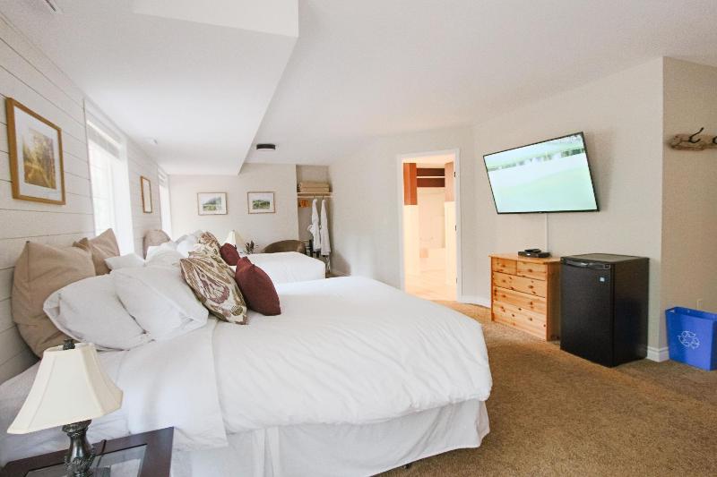 The Inn at the Ninth Hole Bed and Breakfast image