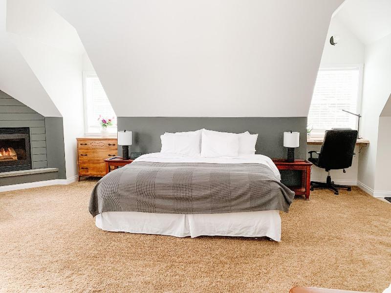 The Inn at the Ninth Hole Bed and Breakfast image