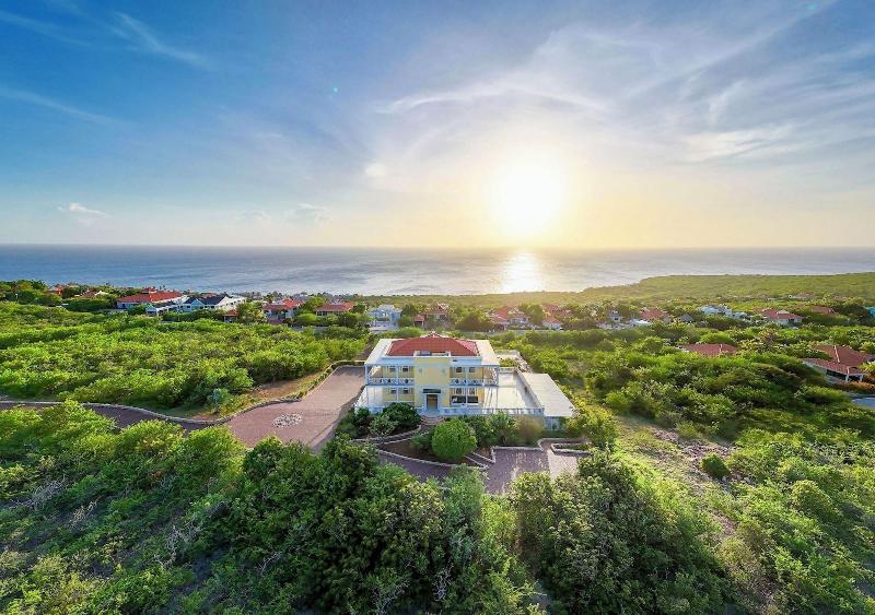 Coral Estate Rentals image