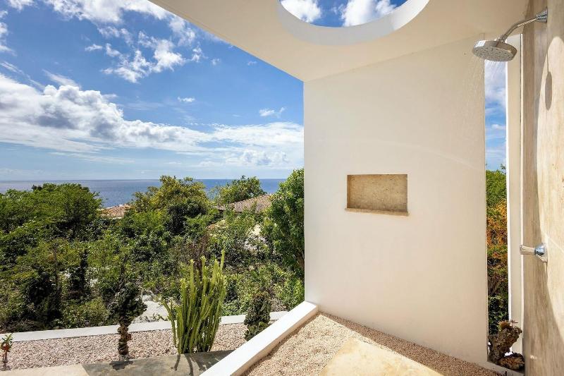 Coral Estate Rentals image