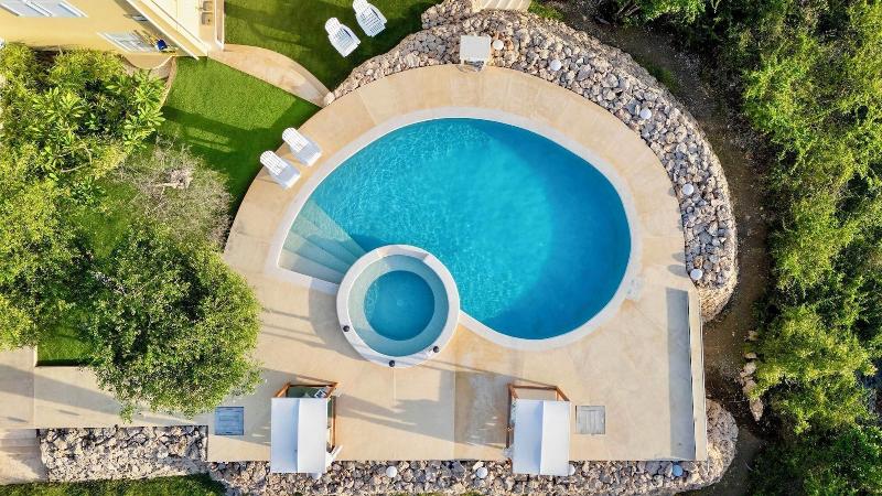 Coral Estate Rentals image