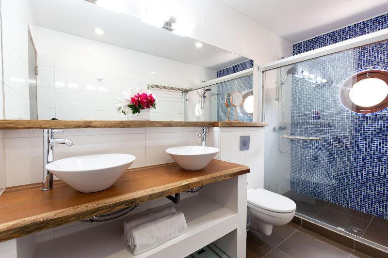 Coral Estate Rentals image