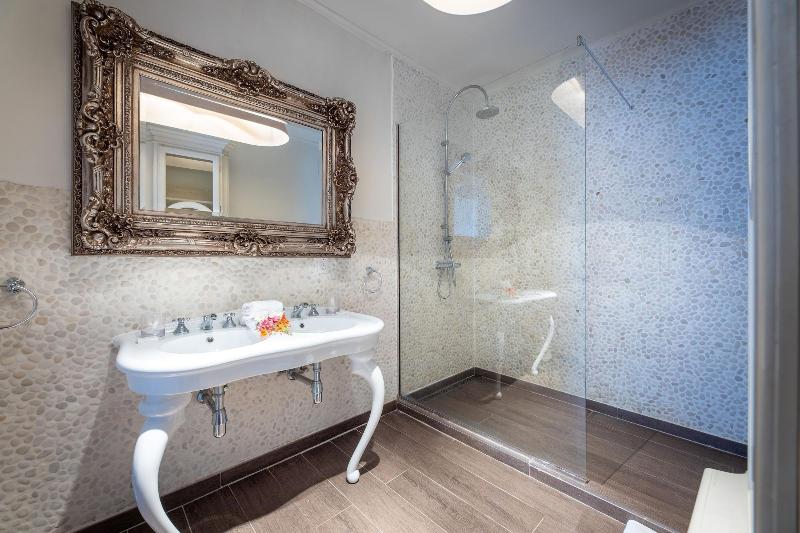 Coral Estate Rentals image