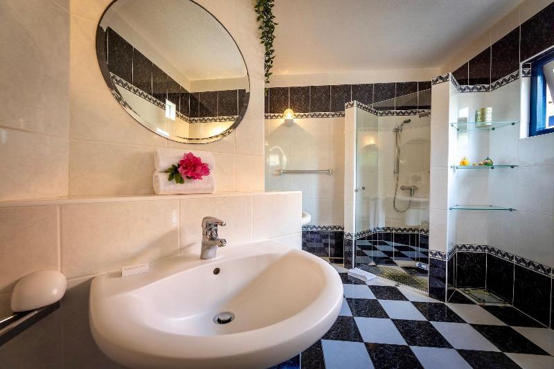 Coral Estate Rentals image