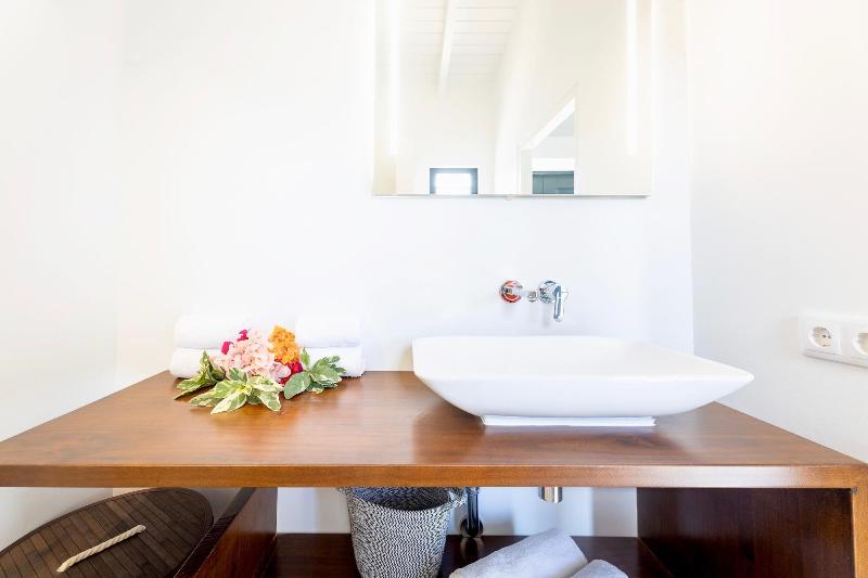 Coral Estate Rentals image