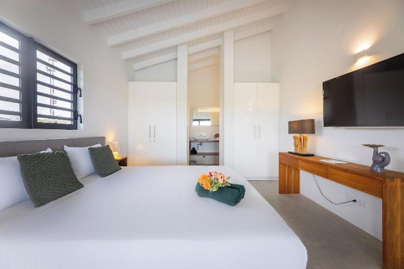 Coral Estate Rentals image