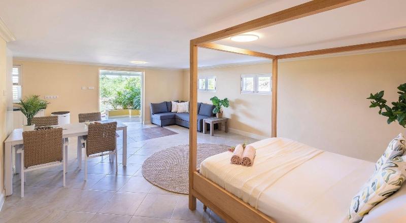 Coral Estate Rentals image