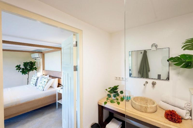Coral Estate Rentals image
