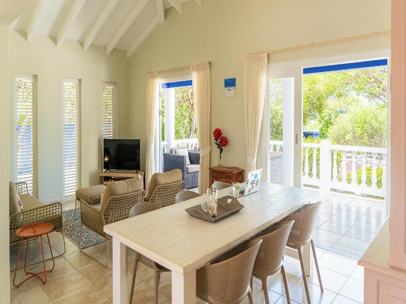 Coral Estate Rentals image