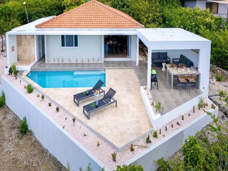 Coral Estate Rentals image