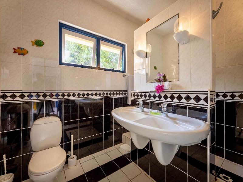 Coral Estate Rentals image