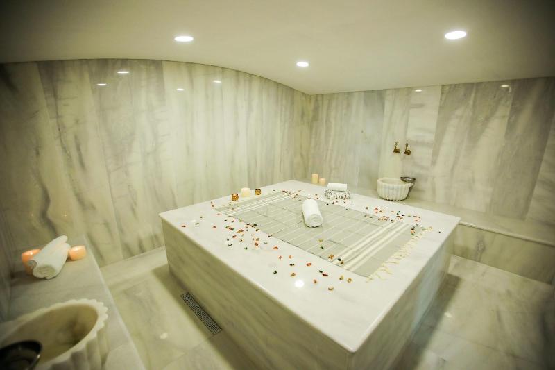 Hotel and SPA Crystal image