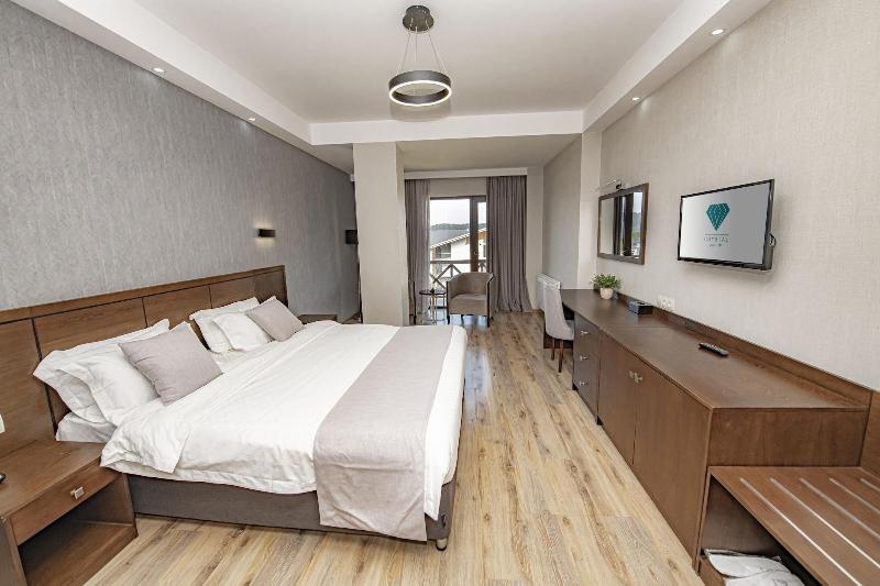 Hotel and SPA Crystal image