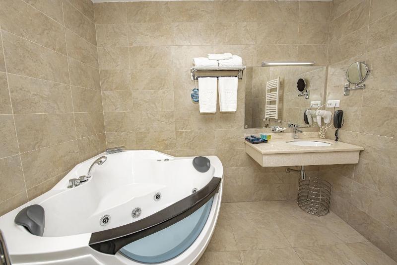 Hotel and SPA Crystal image