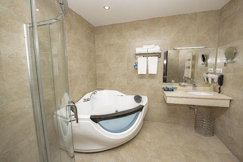 Hotel and SPA Crystal image