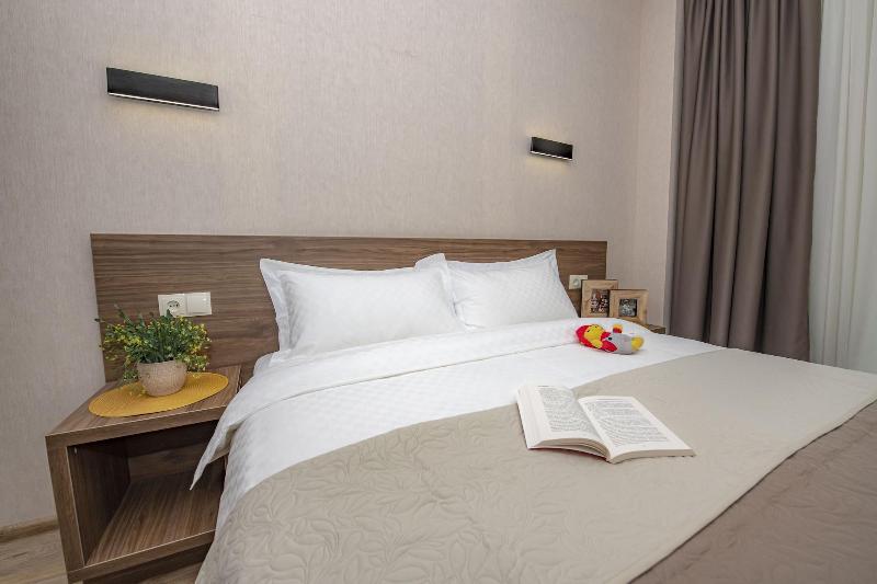 Hotel and SPA Crystal image