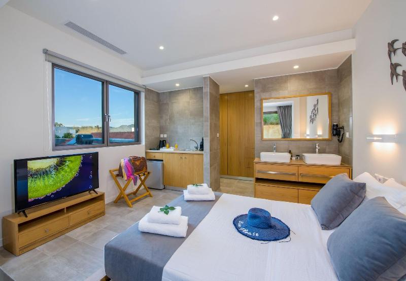 Lilium Luxury Suites - Adults Only image