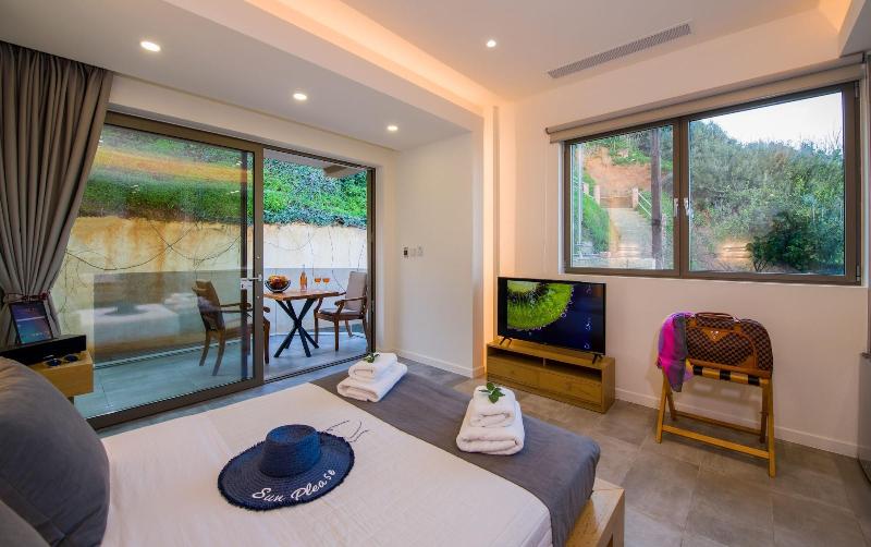 Lilium Luxury Suites - Adults Only image