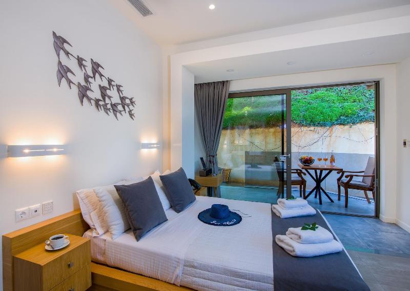Lilium Luxury Suites - Adults Only image