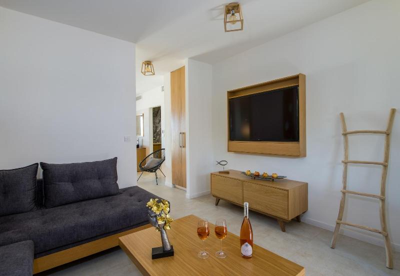 Lilium Luxury Suites - Adults Only image