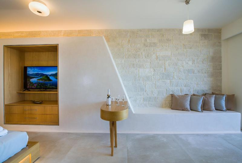 Lilium Luxury Suites - Adults Only image