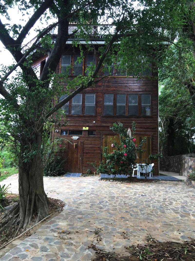 Roatan Bed & Breakfast Apartments image