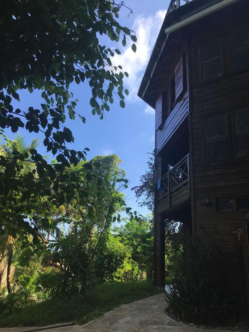 Roatan Bed & Breakfast Apartments — exterior view