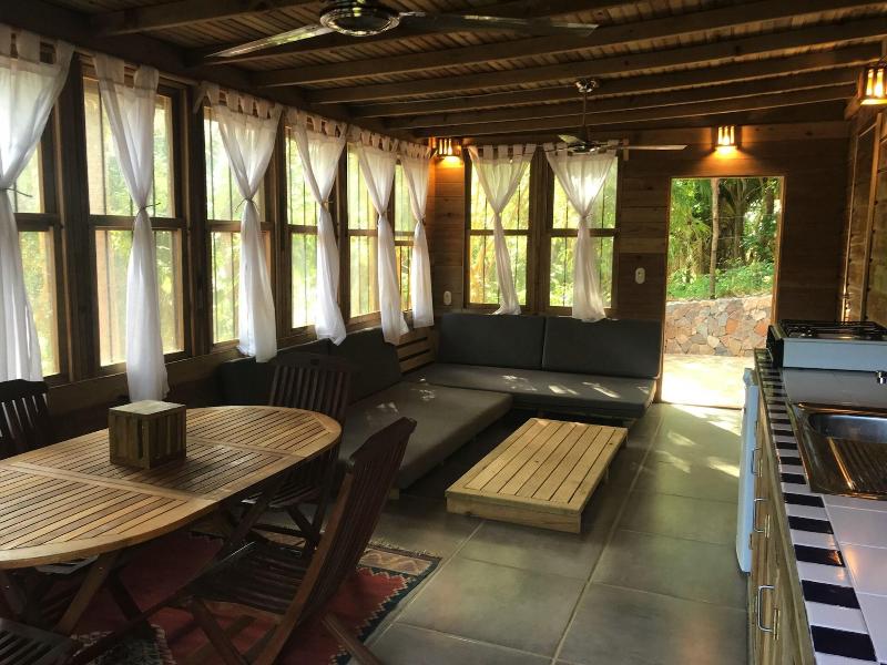 Roatan Bed & Breakfast Apartments image