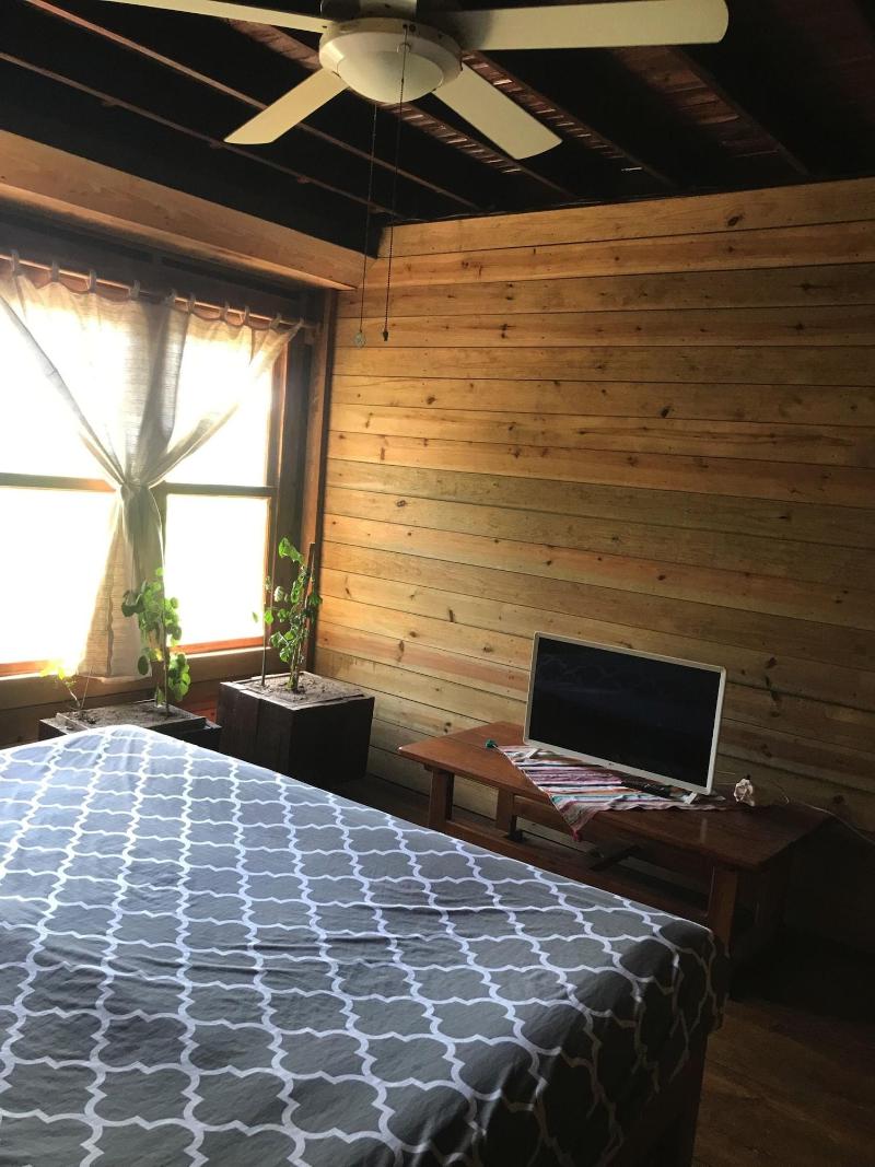 Roatan Bed & Breakfast Apartments image