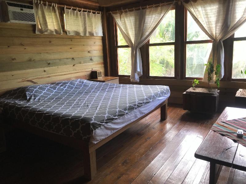 Roatan Bed & Breakfast Apartments image