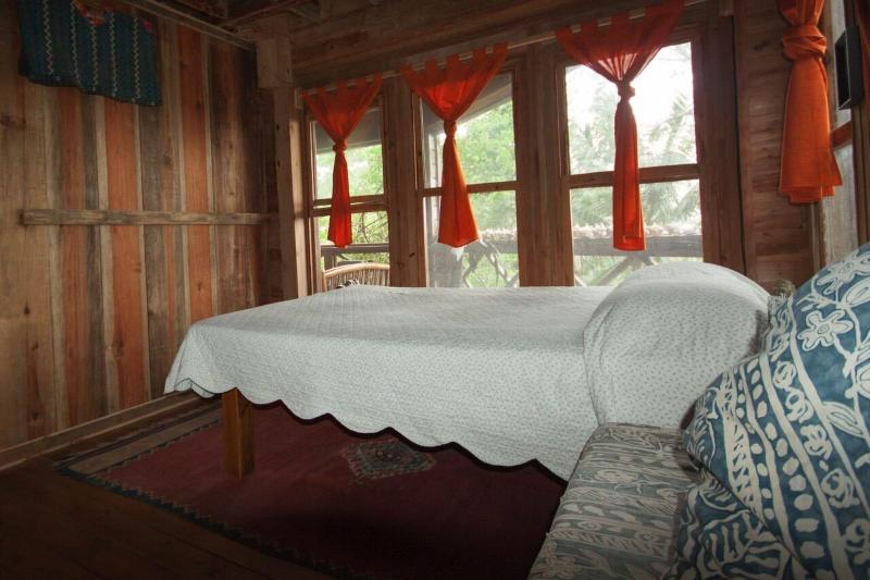 Roatan Bed & Breakfast Apartments image