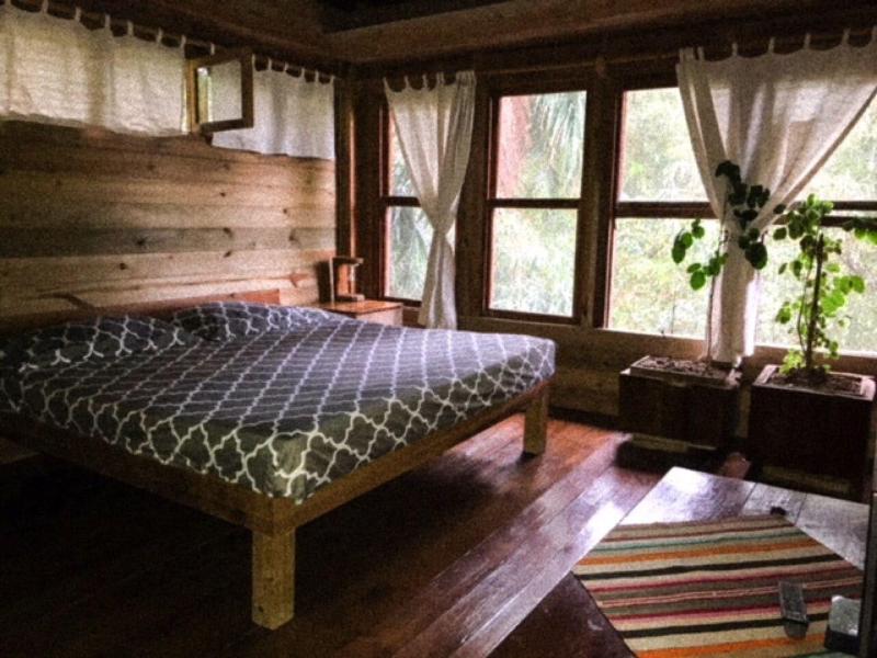 Roatan Bed & Breakfast Apartments image