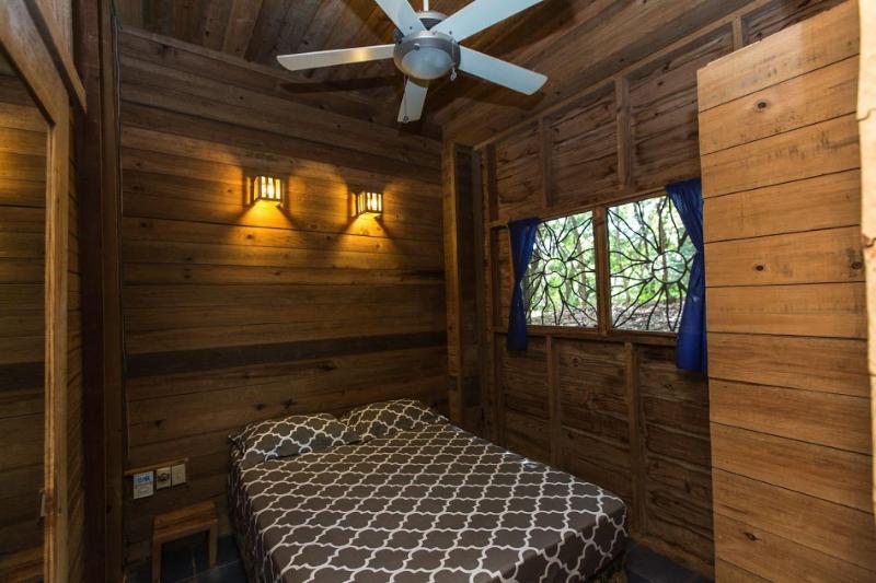 Roatan Bed & Breakfast Apartments image