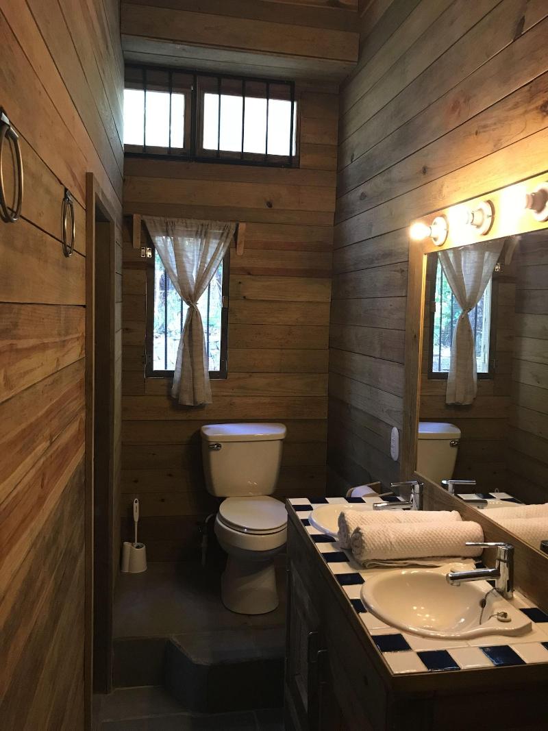 Roatan Bed & Breakfast Apartments image